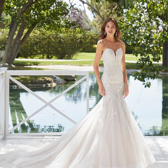 HAUTE COUTURE WEDDING DRESS AIRE BARCELONA ATELIER SIZE 4- NUTE COLOR